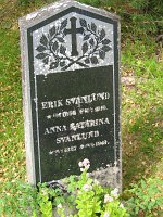 Erik Adamsson Svanlund, 1830-1910 och hans hustru Anna Katarina, 1827-1910. Hon begick självmord genom att hänga sig, två månader efter att maken dött. Stenen finns på Dorotea kyrkogård.
